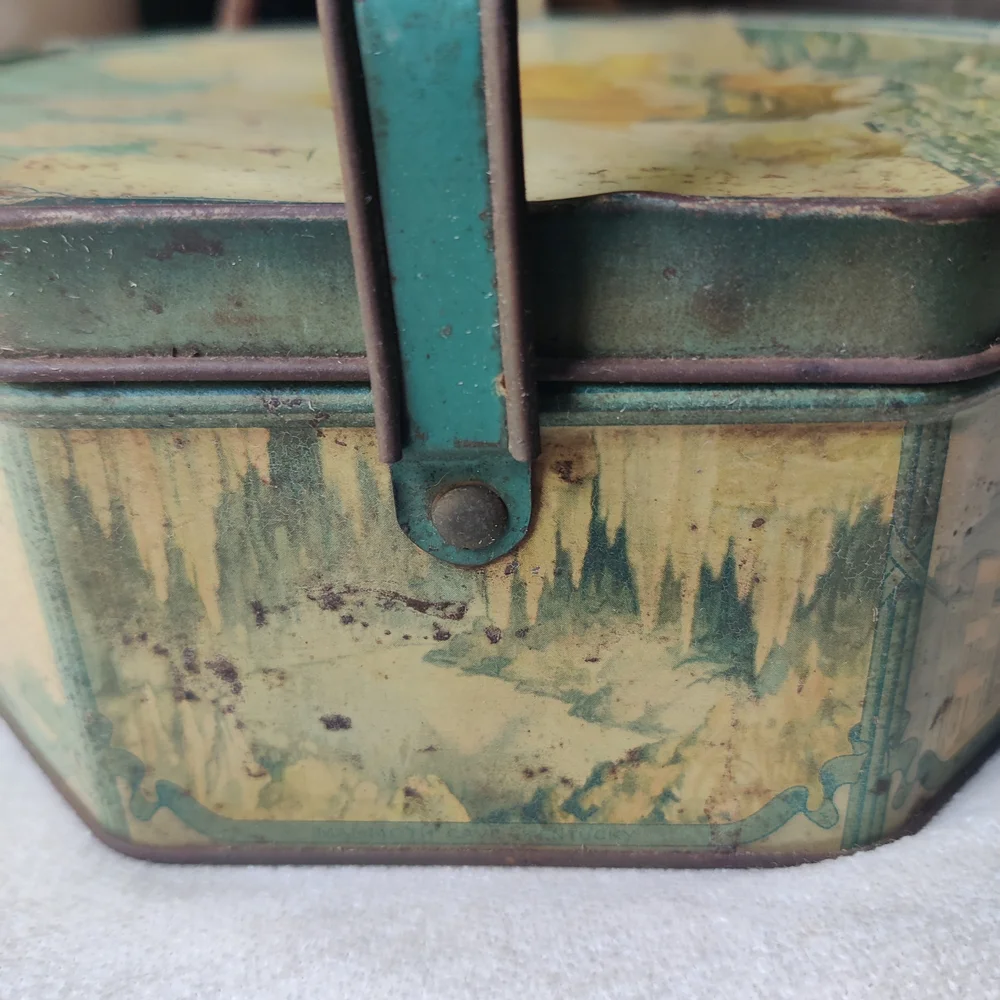 VTG Nautical Ship Biscuit Tin US Landmarks Handle Loose-Wiles Handle Octagon